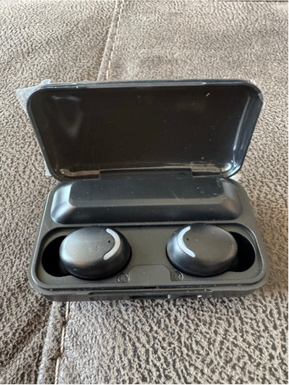 Earbud Headphones & Charging Case - Brand New